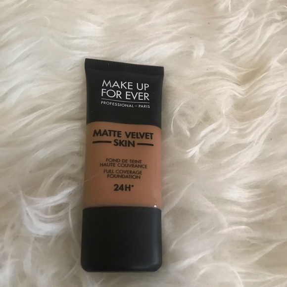 Makeup Forever Matte Velvet Skin Foundation - Picture 1 of 2